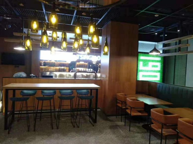 20200116/5e2008f84168c.jpg 西安音樂餐廳餐桌椅現場安裝.jpg