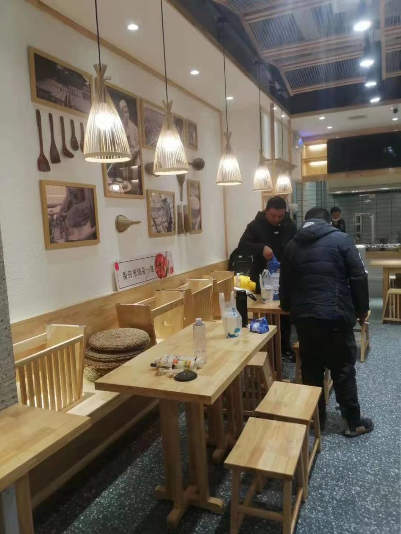 20210316/6050b73af06b2.jpg 客戶現(xiàn)場(chǎng)驗(yàn)收餐桌椅.jpg