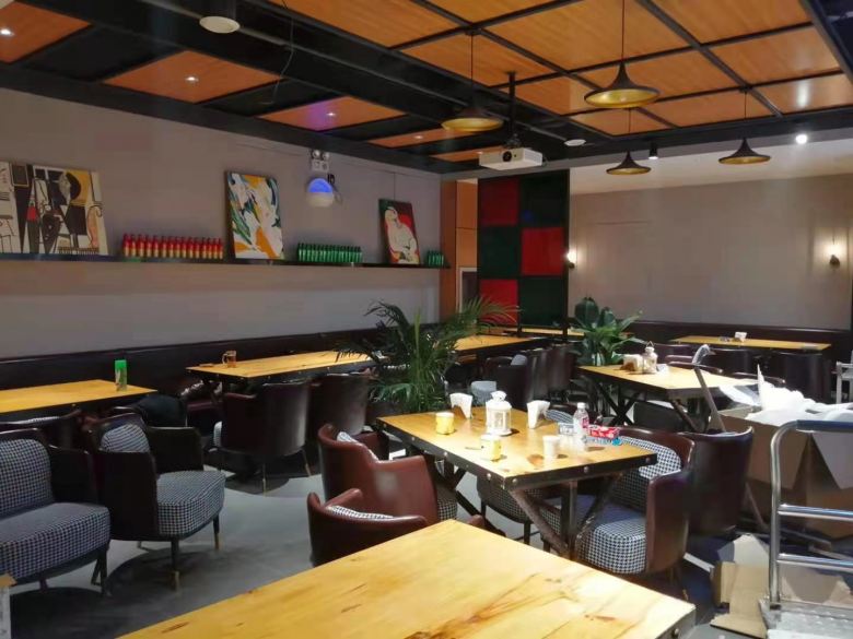 20210330/60628f0f67857.jpg 西安博菲克餐桌椅庫房.jpg