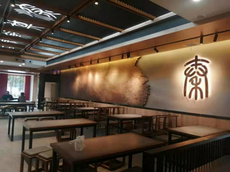 20211116/6192f59818a4f.jpg 兵馬俑傭福記陜派融合菜餐廳餐桌椅安裝現場.jpg