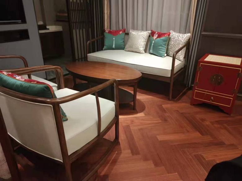 20211229/61cbf8121437c.jpg 新中式實木沙發.jpg