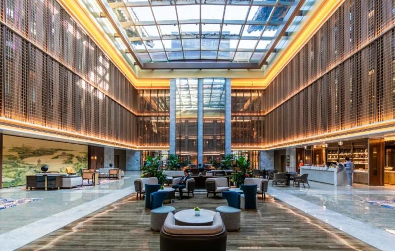 20220116/61e38352b71ec.jpg 西安曲江希爾頓嘉悅里酒店吧臺.jpg