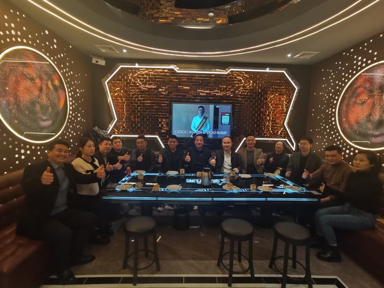 20220221/6213ab168ac9d.jpg 西安博菲克酒店家具業務團隊合影.jpg