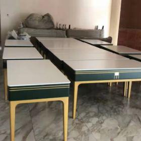 西安未央國際某公司定制桌椅茶幾交貨現場