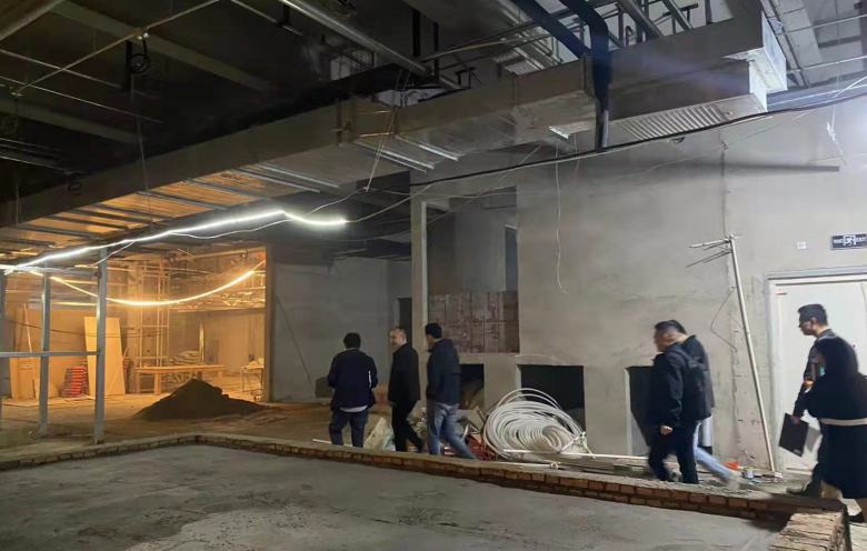20221018/634e9d9d0400d.jpg 常總帶博菲克團隊查看酒店內部結構.jpg