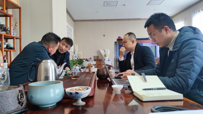 20221219/639fbb130e59f.jpg 博菲克酒店設計師為萬總介紹設計方案.jpg