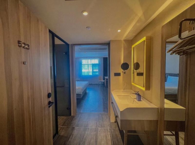 20230305/6403e2ee97cf0.jpg 酒店入戶門.jpg