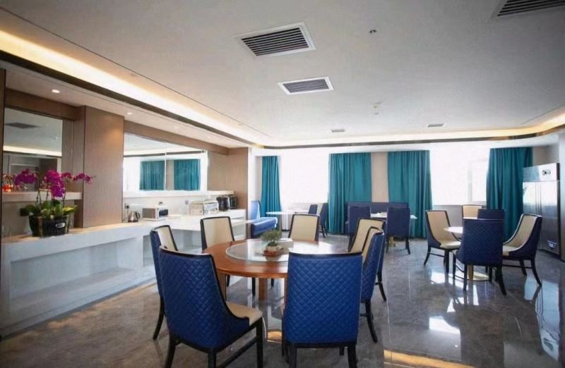 20230305/64042307a6def.jpg 凱帝酒店餐廳桌椅.jpg