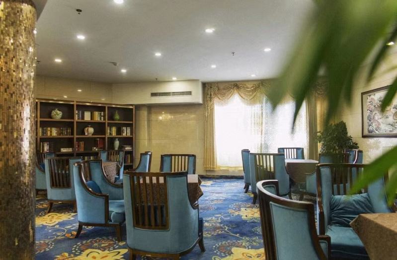 20230426/64487b71d1fe9.jpg 酒店休息區沙發.jpg